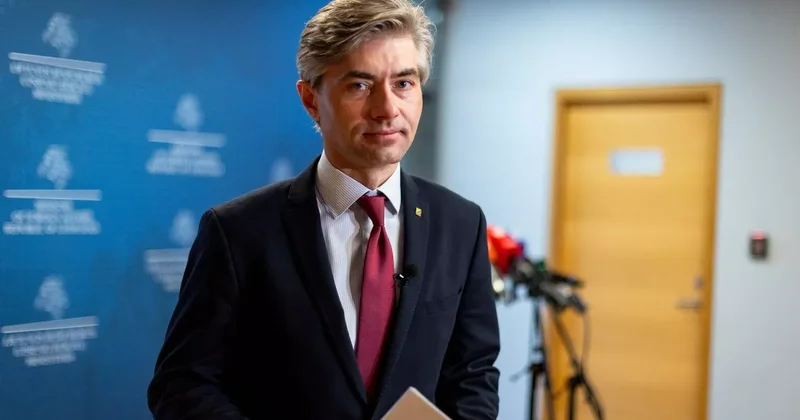 Глава МИД Литвы призвал не ослаблять давление на Россию
