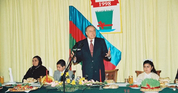 Siyasi məntiq, inandırıcı söz Ustadı