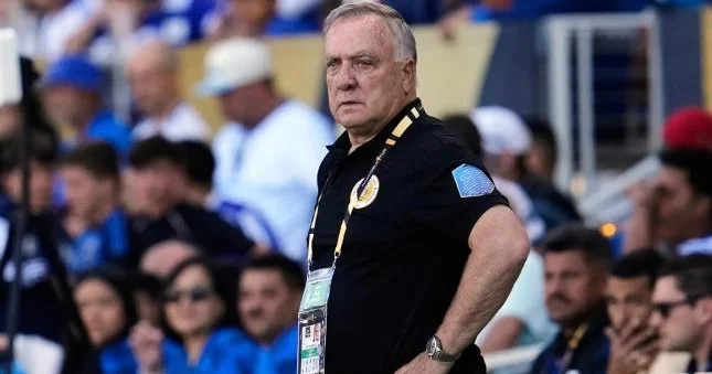 Dik Advokat Kurasao millsinə qayıtdı