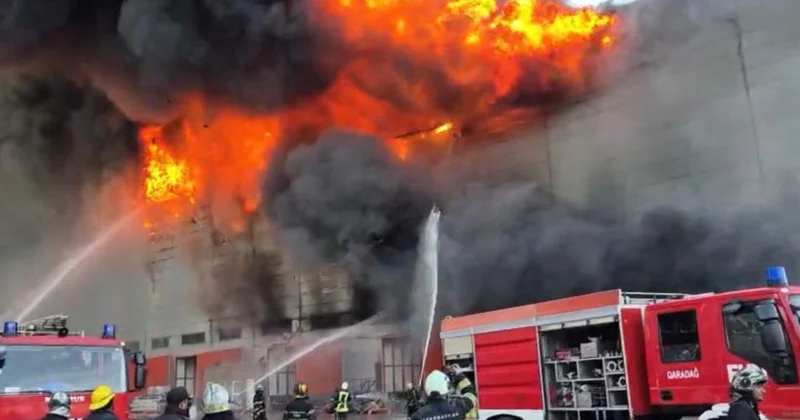 В Баку произошел крупный пожар на складе в Локбатане