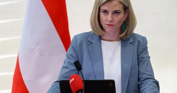 Avstriya Vyanadakı Rusiya səfirliyinin binalarındakı çox sayda peyk antenaları ilə bağlı Rusiyadan izahat tələb edib