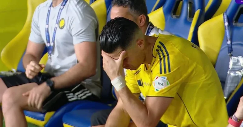 Ronaldu “Əl Nəsr”in qapıçısının avtoqolundan sonra emosiyalarını gizlədə bilməyib FOTO