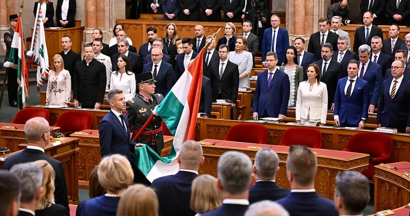 В Венгрии новое правительство: министры приняли присягу перед парламентом