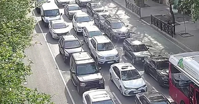14 yolda tıxac var Siyahı