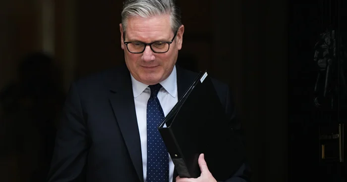 Britaniyada rekord qıran VİDEO: Starmer küçə atılacaq?
