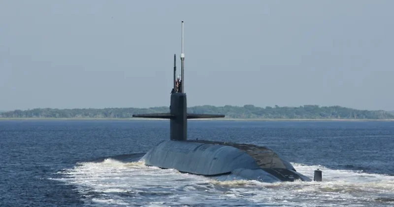 Американская атомная подлодка с ракетами в Европе