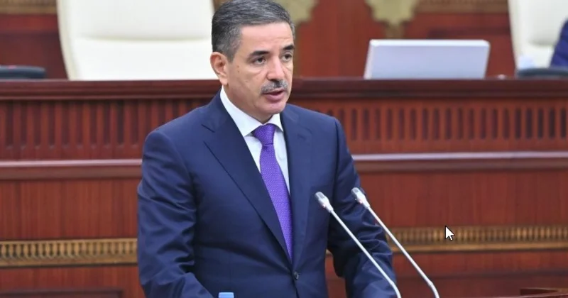 General Milli Məclisdə hesabat verir