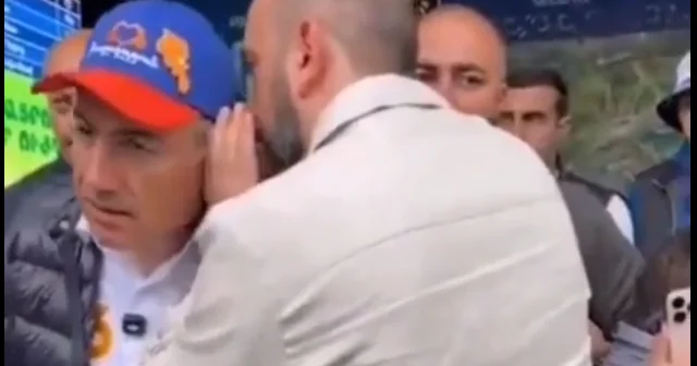 Nazirin Paşinyanın qulağına pıçıltı ilə dediyi sözlər canlı efirə düşdü VİDEO