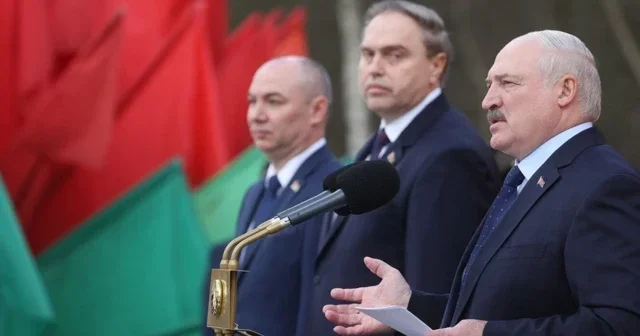 Лукашенко: Беларусь будет готовить войска к войне