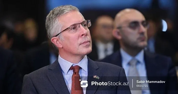 Британский посол высоко оценил роль Азербайджана в поддержке Украины