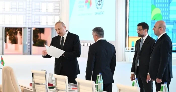 Prezident WUF13 ilə bağlı görülən işlərlə tanış oldu Foto