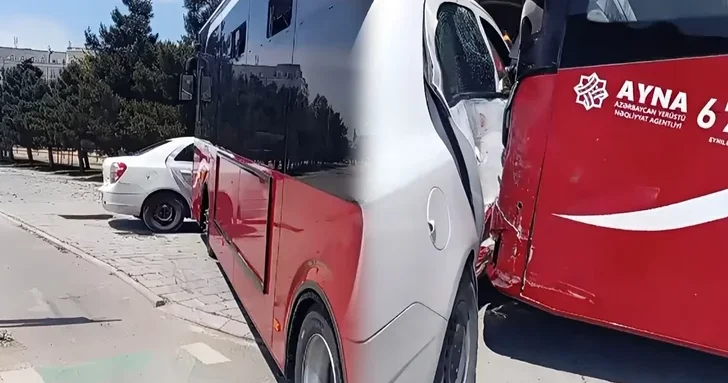 В Баку столкнулись маршрутный автобус и легковой автомобиль
