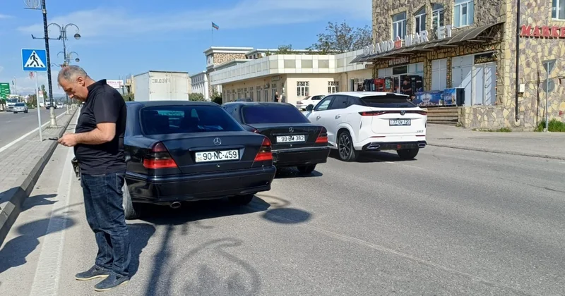 Qubada iki avtomobil toqquşub