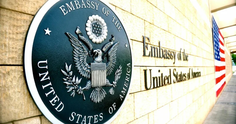 США резко сократит количество сотрудников в посольстве в Ираке
