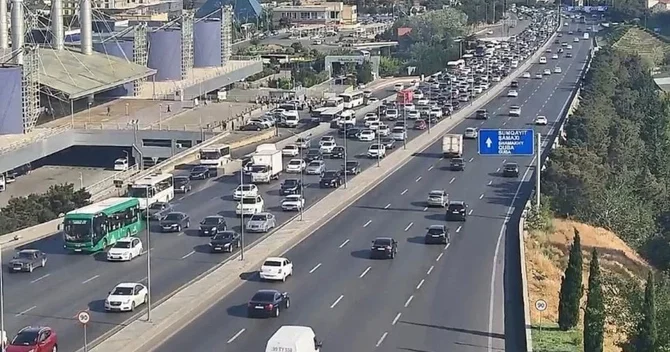 Bakının bu yollarda nəqliyyatın sıxlığı yaranıb