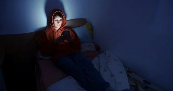Sosial media depressiyaya səbəb olur?