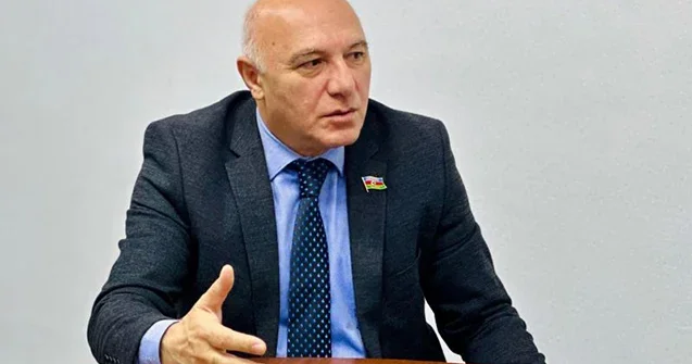 “Özü cavab vermədi, müavini də rəisini çox az gördüyünü dedi”
