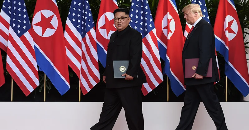 Трамп тянется к Ким Чен Ыну, но безответно