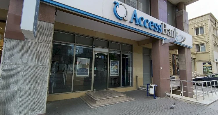 AccessBank dollar depozitləri üzrə faizləri kəskin endirdi