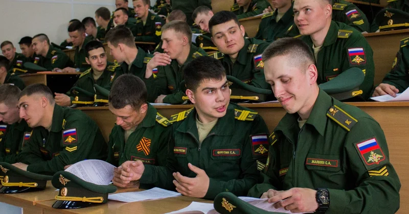 Путин освободил от миграционных требований курсантов военных вузов из стран СНГ