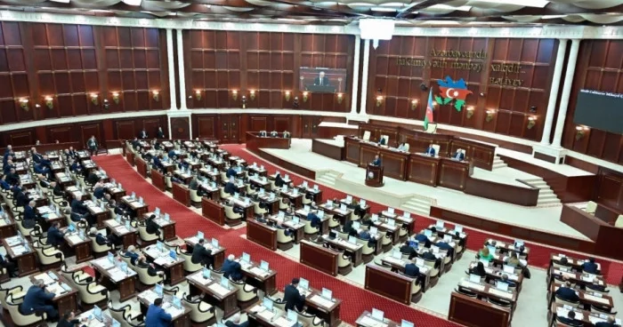 Парламент обсуждает поправки о строительстве новых домов взамен разрушенных при бедствиях