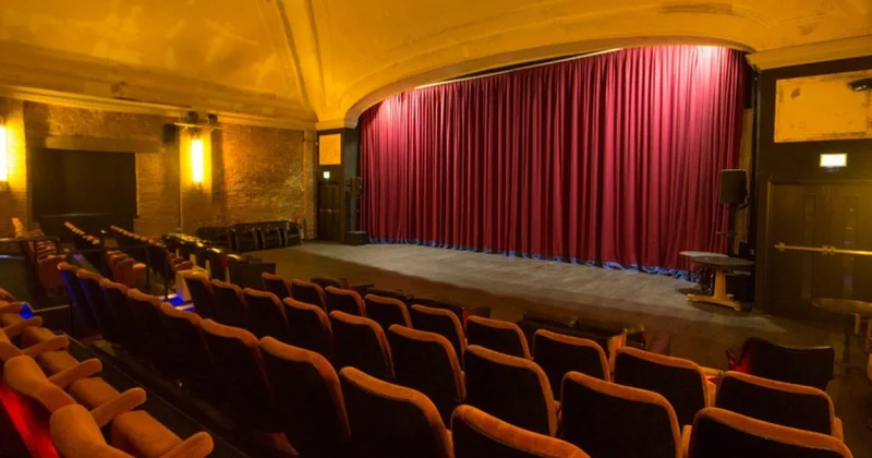 İrəvan teatrı mövsümü bağlayır