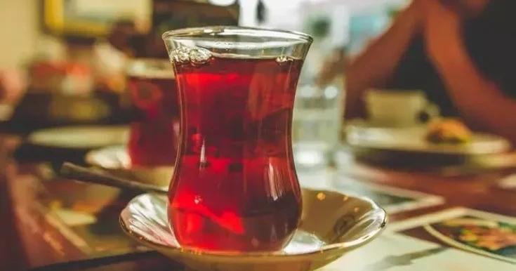 Yeməkdən sonra çay içmək zərərlidir?