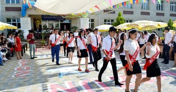BŞTİ nin tabeliyindəki məktəblərin buraxılış siniflərini 80 061 şagird bitirir