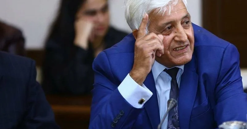 113 yaşlı anası ilə birlikdə Kəlbəcərə QAYIDIR