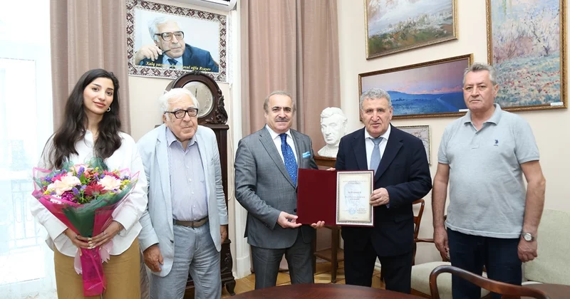 Akademik İsa Həbibbəyliyə Rəsul Rza mükafatı təqdim edilib
