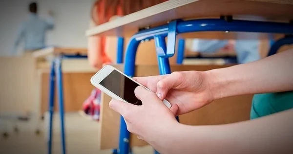 Как можно ограничить использование смартфонов в школах?