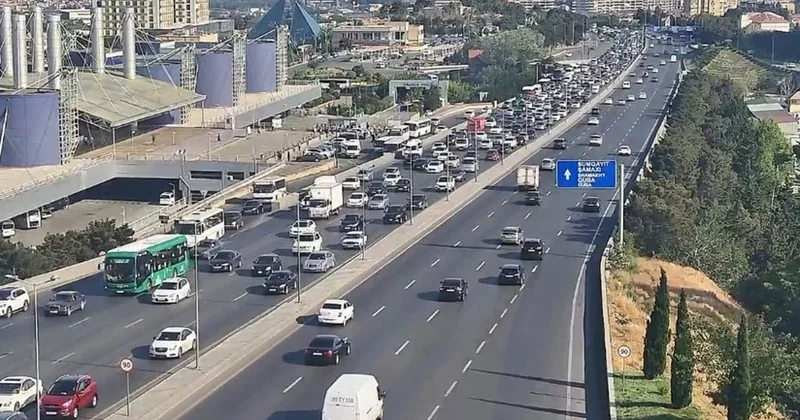 В Баку наблюдаются пробки на ряде дорог