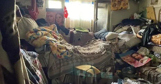 Evdən 4 yük maşını zibil, 12 pişik və 3 tısbağa ÇIXDI