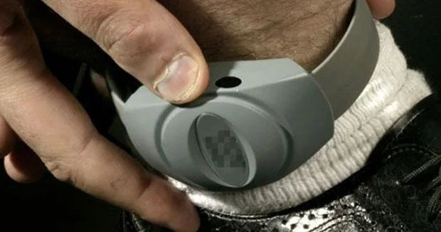 Arvadını ikinci dəfə döyərək məhkəməlik olan kişiyə elektron qolbaq taxıldı