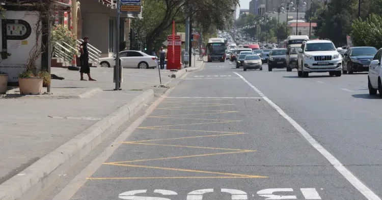 Avtobus zolağında sərnişinlərin düşürülüb mindirilməsi üçün şərait yaradılması mübət addımdır