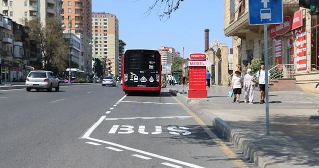 Avtobus zolaqlarında maşınlara minib düşə biləcəyik Video