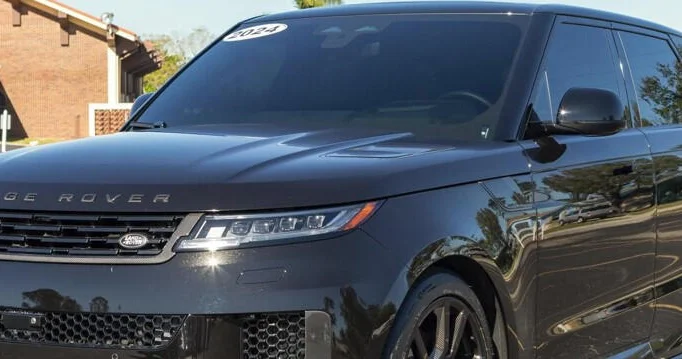 Aparıcı Zaur Range Rover ilə qəzaya düşdü FOTO
