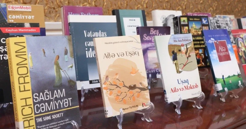 Türkiyəli nazir Xəzər Universitetində professor müəllim heyəti və tələbələrlə görüşüb