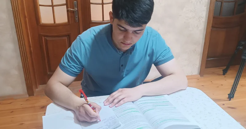 Uğurun açarı öz iradənə hakim olmaqdır 400 bal toplayan məzun
