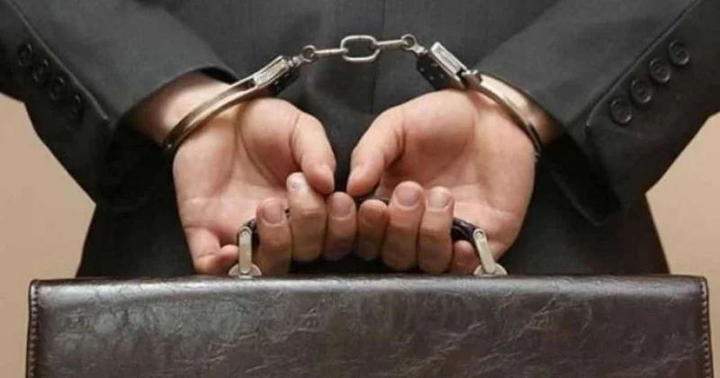 Yüksək rütbəli dövlət məmuruna 8 il həbs verildi