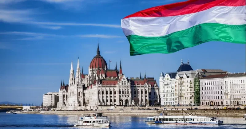 Macarıstan miqrantları qəbul etmədiyinə görə gündəlik 1 milyon avro cərimənin ləğvini tələb edir