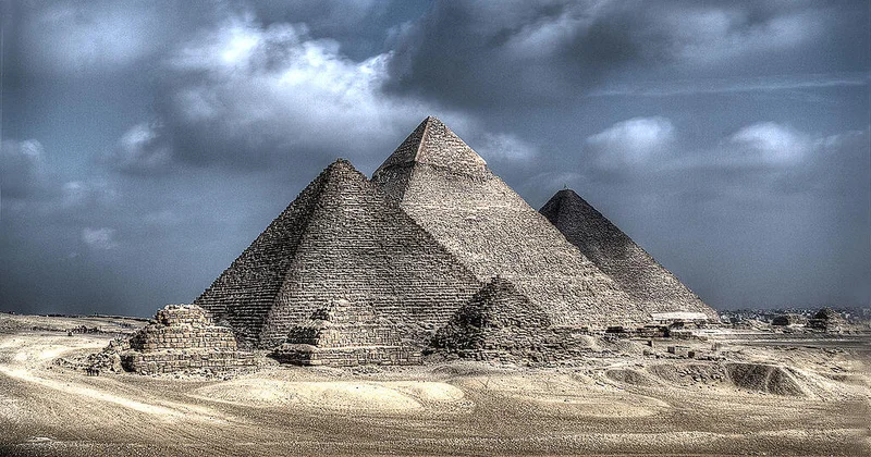 Giza piramidalarının altında sirli yeraltı şəhər tapıldı