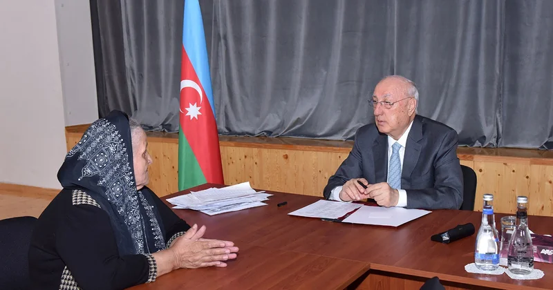 Zakir Fərəcov növbəti səyyar qəbul keçirdi Fotolar