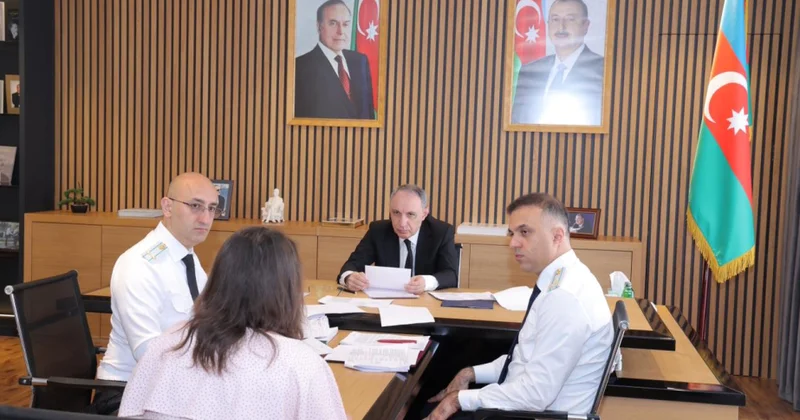 Baş prokuror Nərimanov rayonunda vətəndaşların müraciətlərini dinləyib