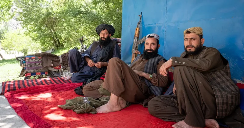 “Smartfonlar islamın düşmənidir“: Taliban yeni qadağalar tətbiq edir“ “Əl Ərəbiyyə“ telekanalı