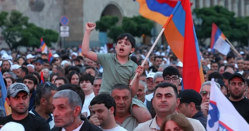 Paşinyanın qələbəsindən sonra: Siyasi eyforiya və təzyiqlər