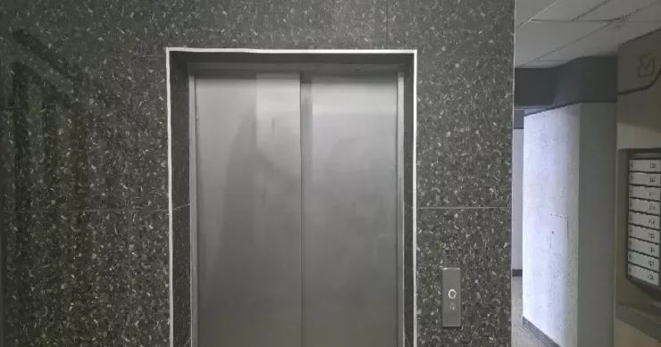 Liftdə hər kəsin etdiyi 5 səhv