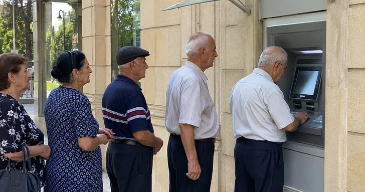 Очереди у банкоматов уйдут в прошлое: Азербайджан меняет порядок начисления зарплат и пенсий