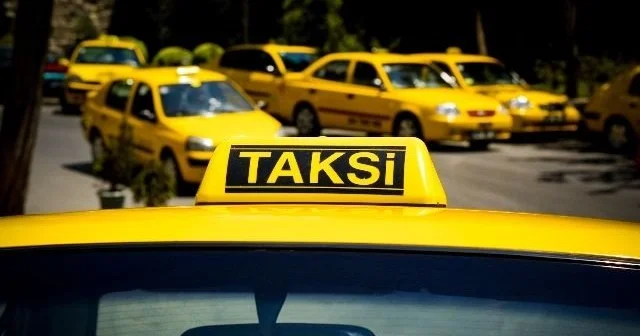 Yağışda qalxan taksi qiymətləri niyə düşmür?