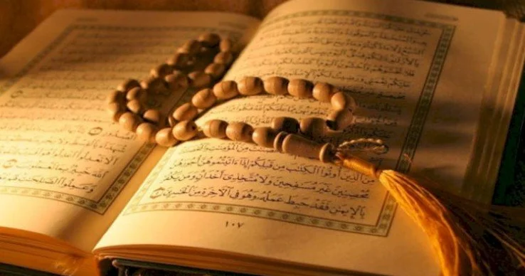Mədinədə sensasion kəşf: Qədim Quran ayələri olan kitabələr tapıldı FOTO